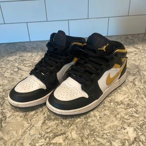 Air Jordan 1 Mid Sneakers White Pollen Black